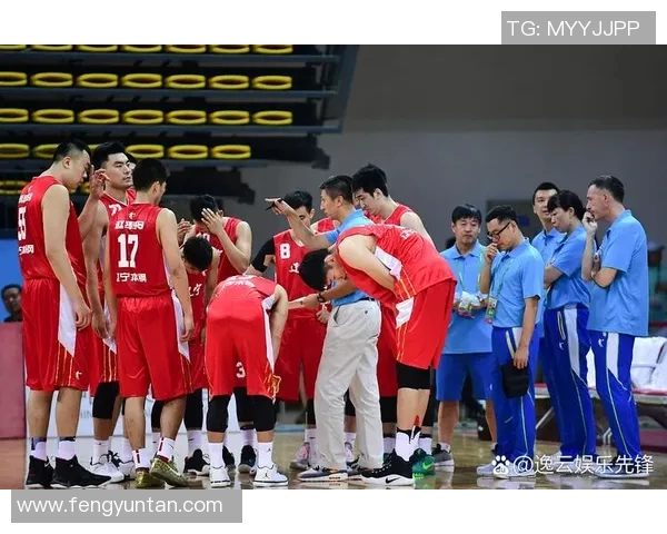 中国男篮客场挑战日本队全力争胜展现实力与团队精神